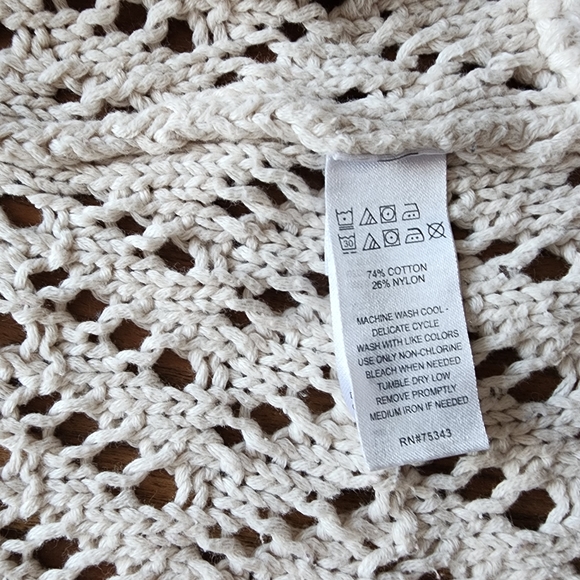 Max studio cream sleeveless crochet Vest, soft decorative trim,S - Picture 7 of 9